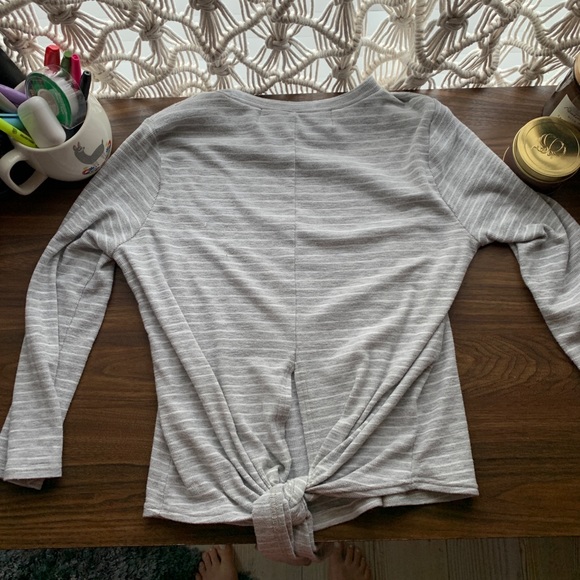Cute stripe long sleeve with bow in back! - Picture 4 of 4